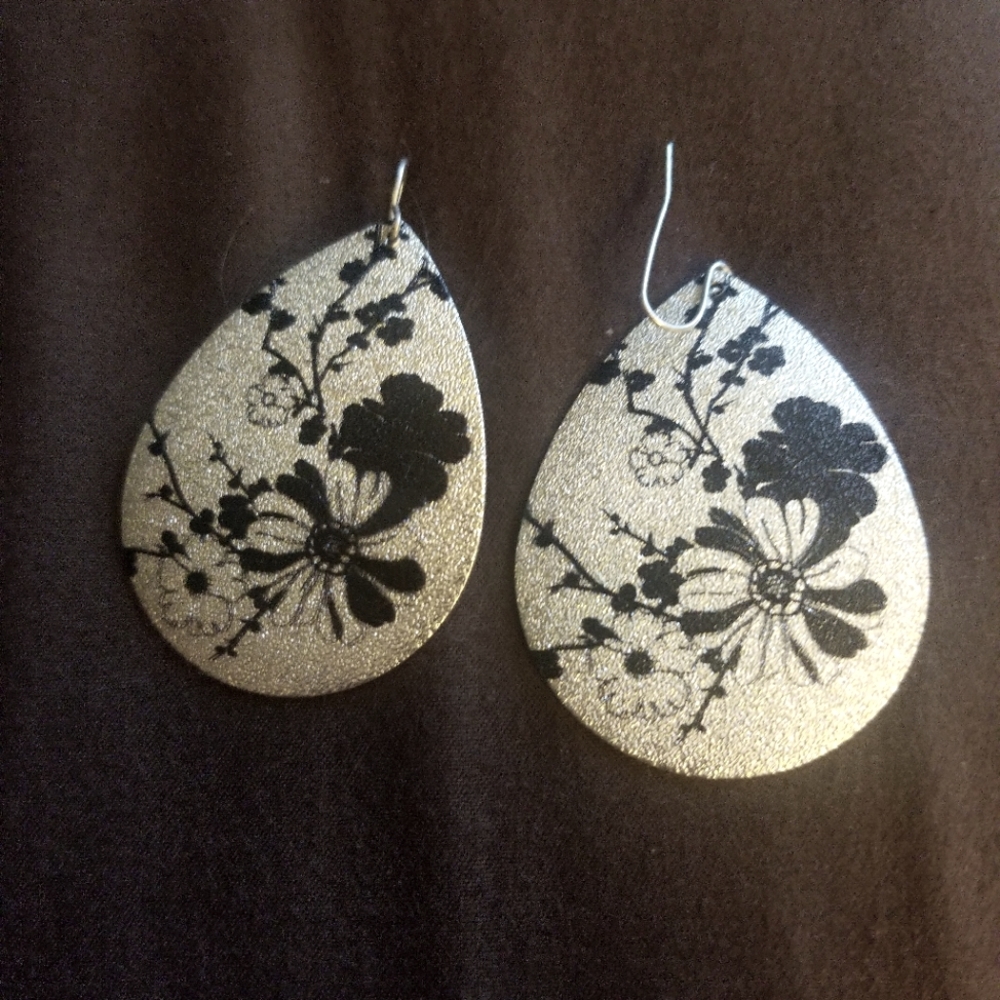 Floral metal earrings